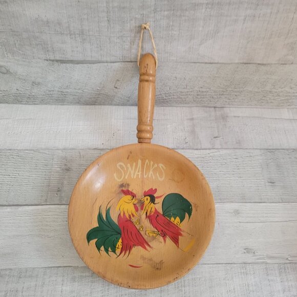 Vintage Handcrafted Wood Snack Tray With Rooster Design 7.5 Inch Diameter - Made - Picture 1 of 7